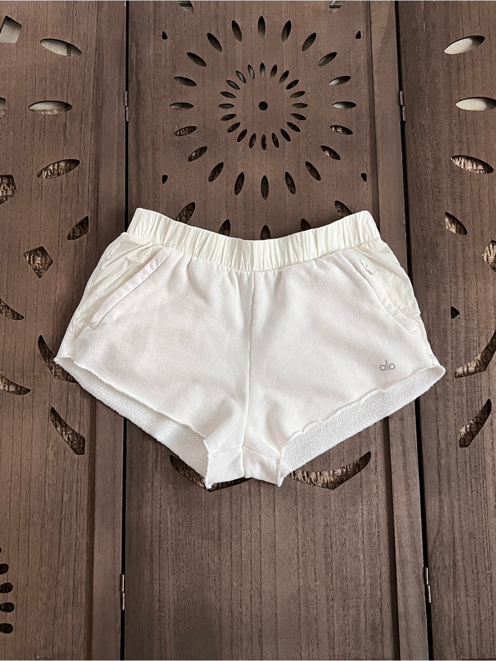 Alo Yoga In The Air Dolphin Short Sz S Ivory